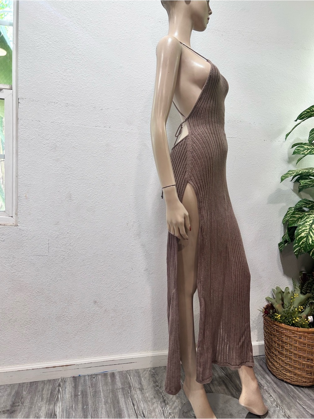 FLOOK/. Backless Taupe Ribbed Maxi Dress with High Side Slit
